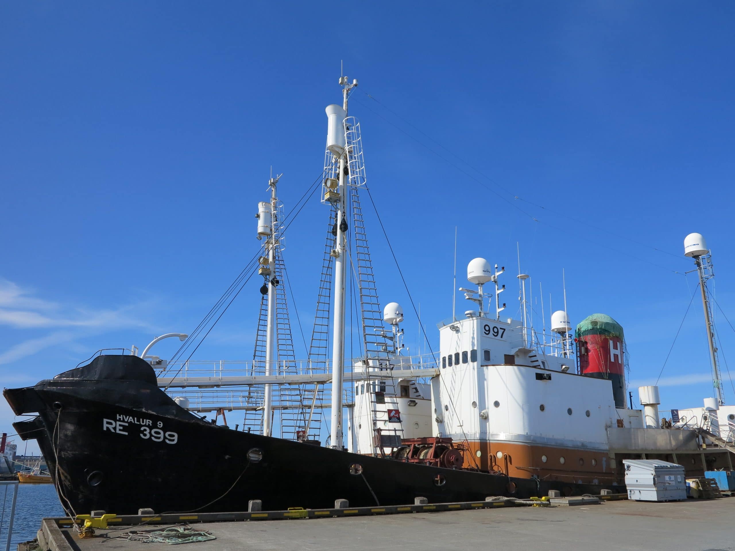 Walfangschiff im Hafen